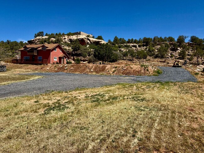 Building Photo - 4-BR Home with Horse Privileges in Apple Valley
