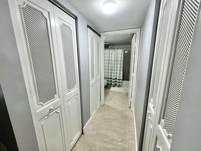 Building Photo - 4570 NW 18th Ave