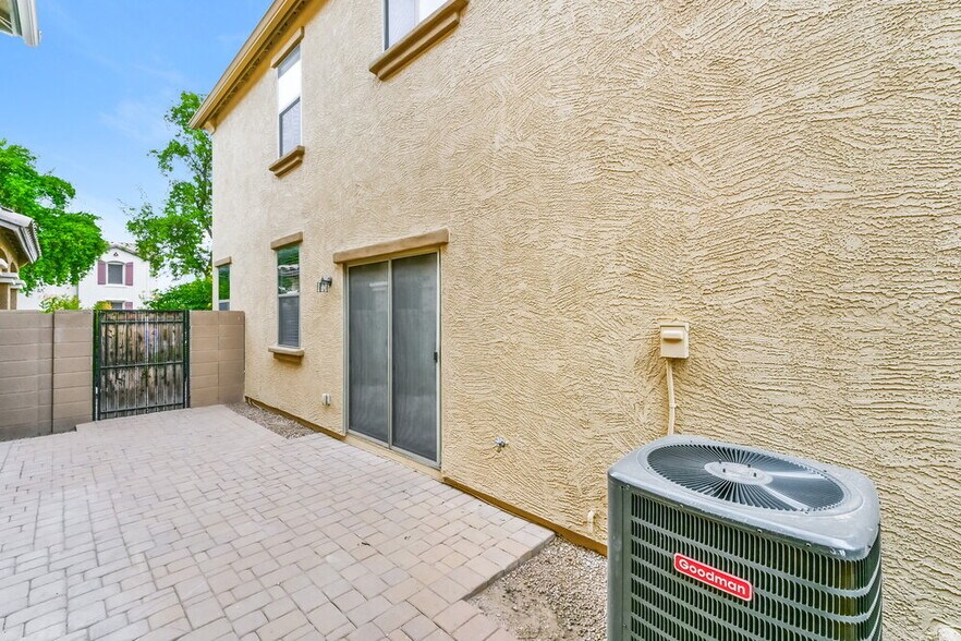 Building Photo - 3884 E Santa Fe Ln