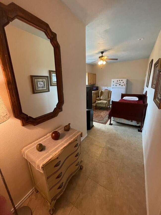 Building Photo - NEW ON MARKET (PRICE DROP!!)