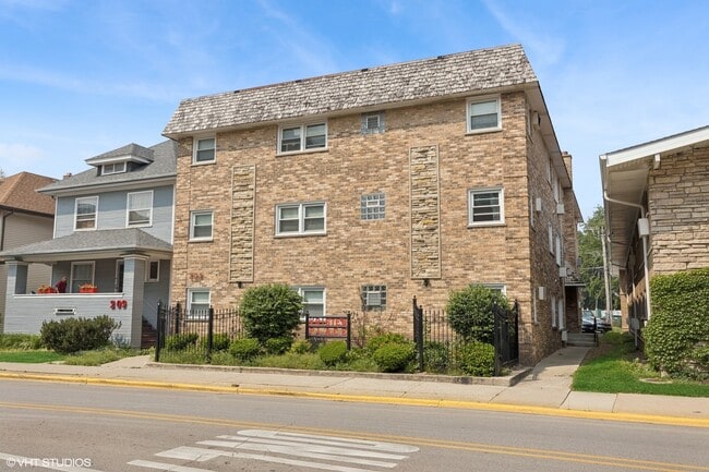 Primary Photo - 205 Circle Ave