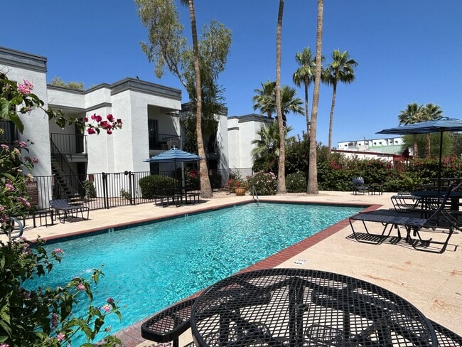 Building Photo - 2 Bed | 2 Bath Condo in Gated Phoenix Community