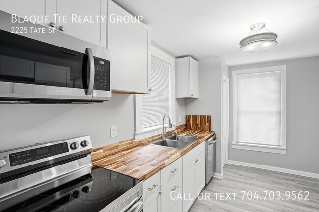 Building Photo - 2225 Tate St