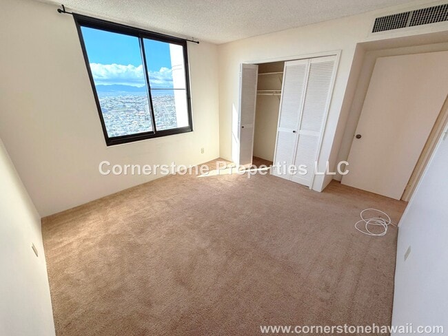 Building Photo - 990 Ala Nanala St