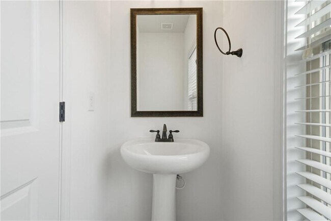 Building Photo - 1450 Baygreen Rd