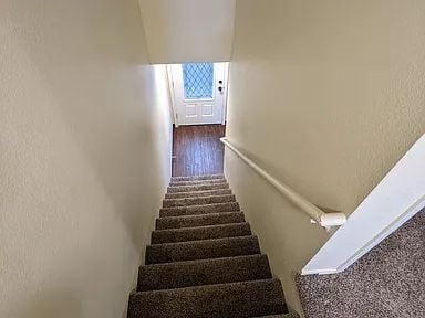 Building Photo - Available Now! Pet-Friendly 2 Bed/ 1.5 Bath with Patio & Parking