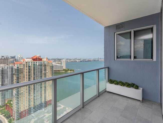 Building Photo - 1300 Brickell Bay Dr