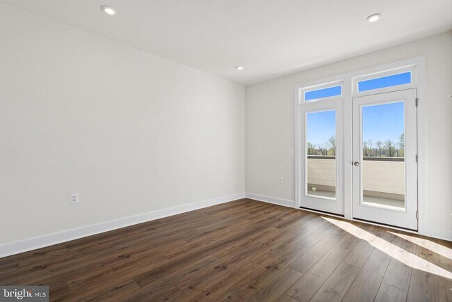 Building Photo - 596 Watermans Dr