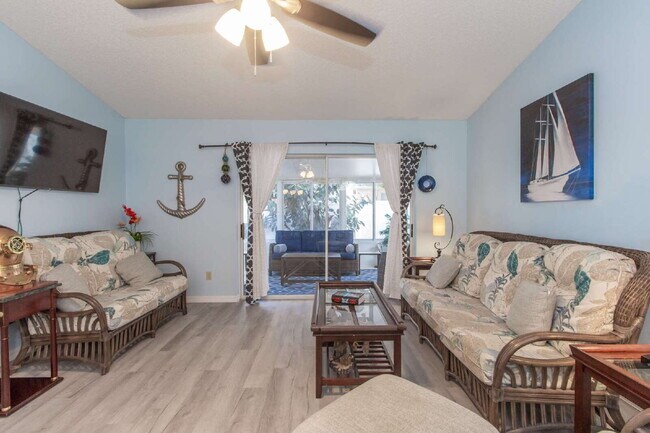 Building Photo - This tasteful decorated home features 3 be...