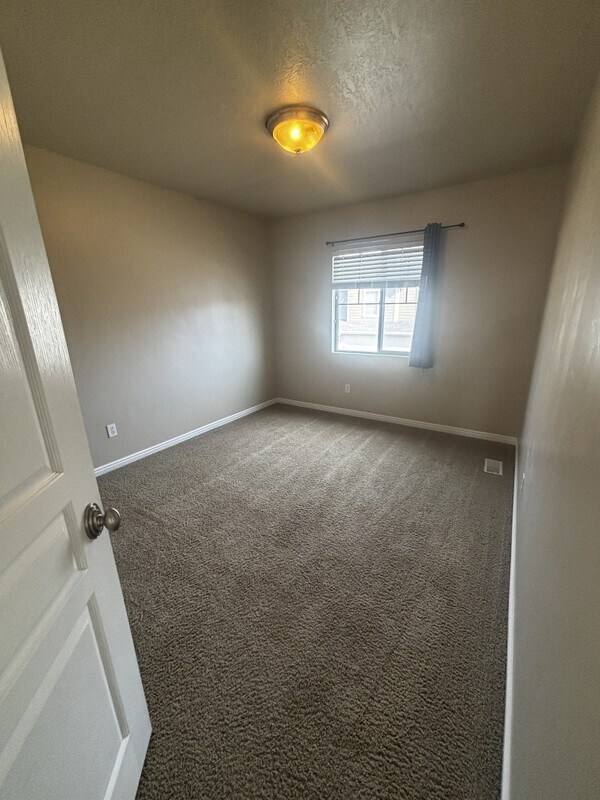 Building Photo - 1296 S Mountain Crst Dr