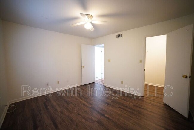 Building Photo - 2555 Chateau Ln