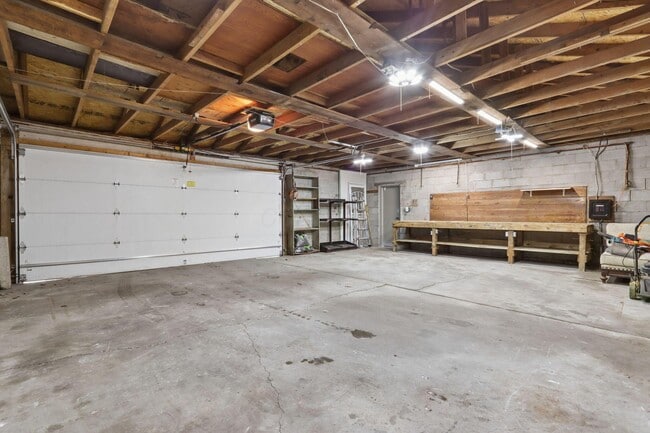 Building Photo - 1470 E Weber Rd