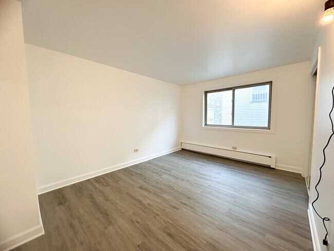 Building Photo - 7019 N Ridge Blvd