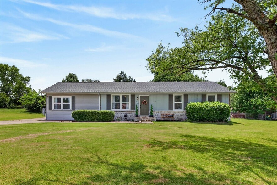 Building Photo - 576 Cynthia Dr