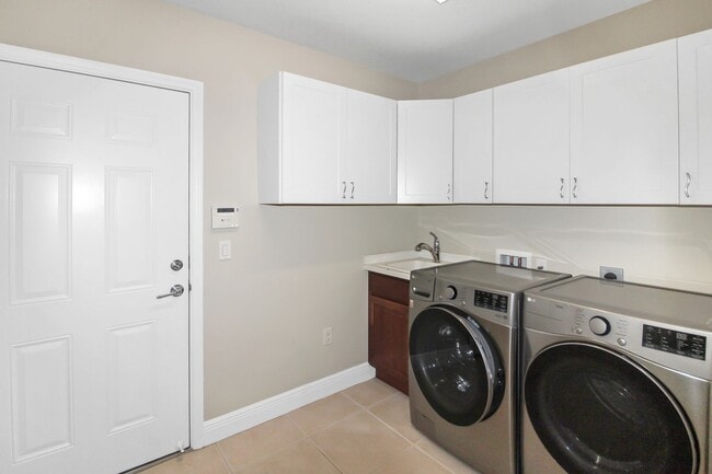 Building Photo - Sarasota National Annual Condo for Rent