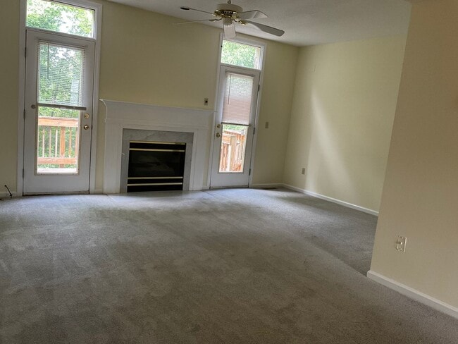 Building Photo - Luxury Townhouse at Camden Pines
