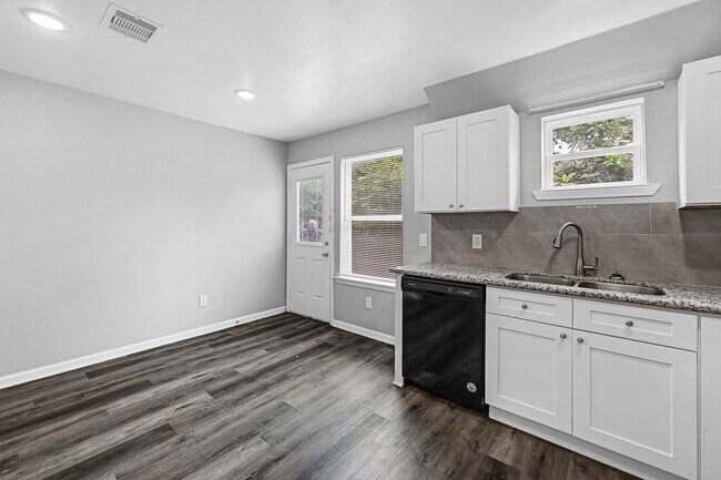 Building Photo - 513 Avenue I