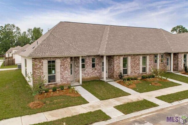 Building Photo - 2 Bedroom Furnished Rental Near LSU|Short Term & Long Term Options Available