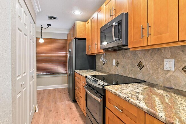 Building Photo - 1051 Orange Terrace