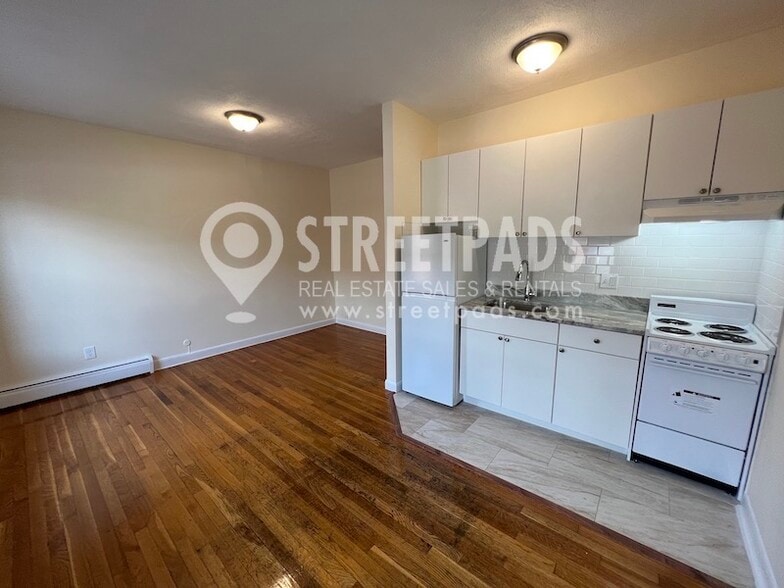 Building Photo - 172 N Beacon St