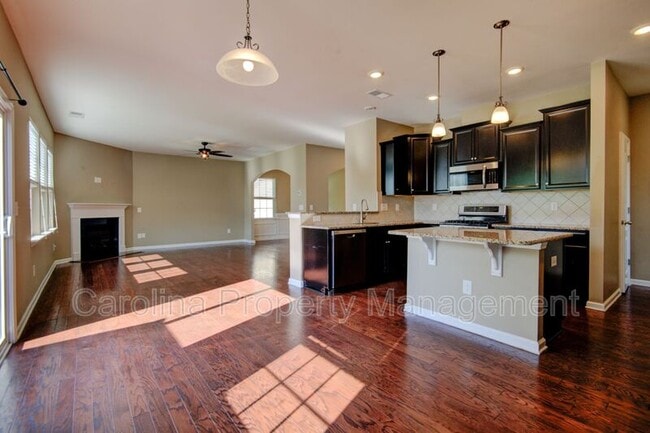 Building Photo - 16125 Hammersmith Farm Dr