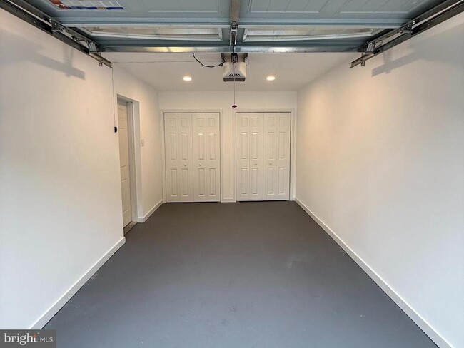 Building Photo - 109 Sutcliffe Ln