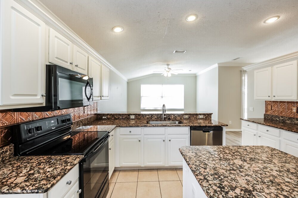 Building Photo - 304 Fareham Dr
