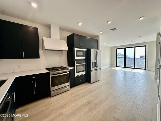Primary Photo - 218 3rd Ave