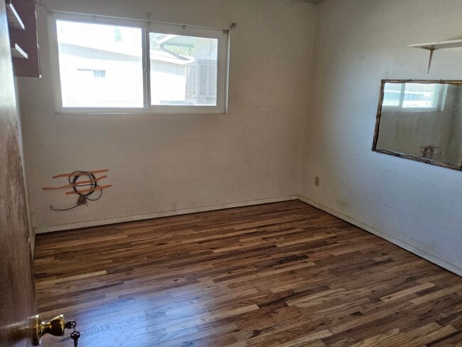 Building Photo - Large 3 Bedrooms, 2 Bath Home for Rent