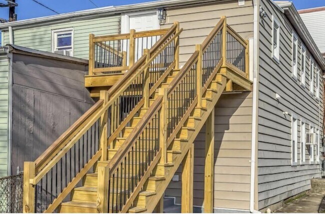 Building Photo - 302 Jones Ave