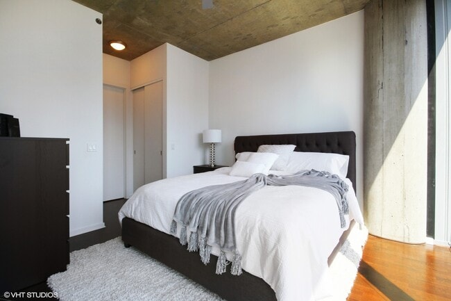 Building Photo - 600 N Fairbanks Ct