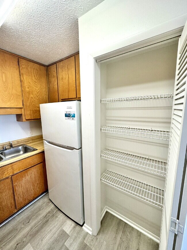 Building Photo - "Cozy 1-Bedroom Retreat in Panama City with Modern Comforts!"