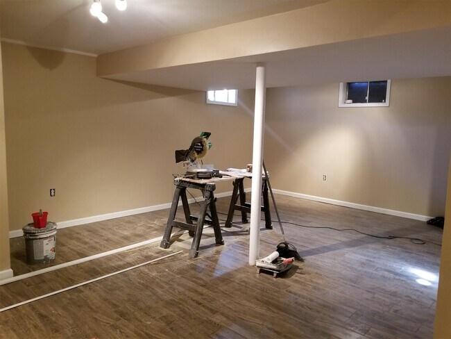 Building Photo - 420 Cherry Ln