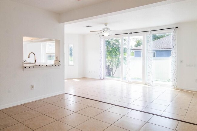 Building Photo - 275 Mango Dr