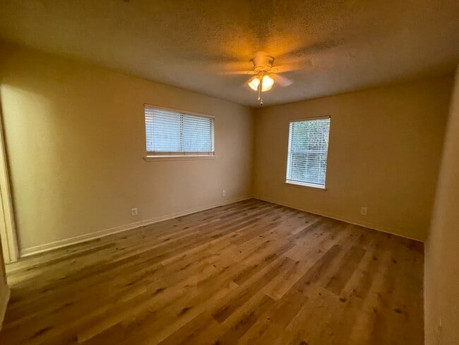 Building Photo - 14745 Liberty St