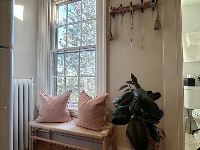 Building Photo - 5 Record St