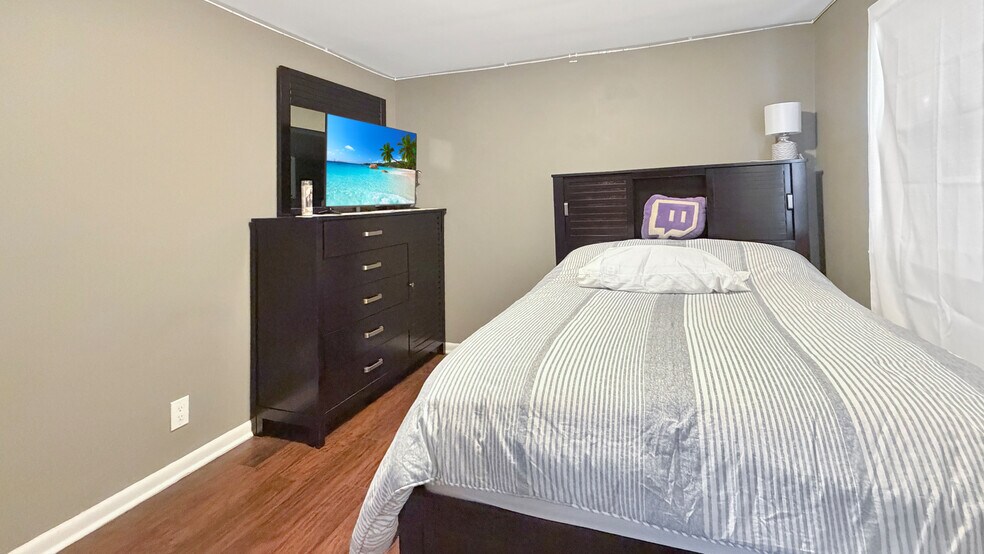 Building Photo - 154 Charlton Ave