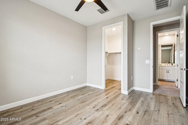 Building Photo - 4869 E Muriel Dr