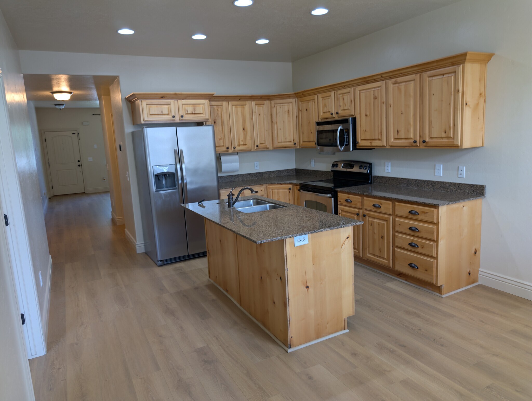 Building Photo - 140 E 620 S