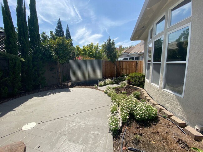 Building Photo - Stunning American River Canyon Custom Home