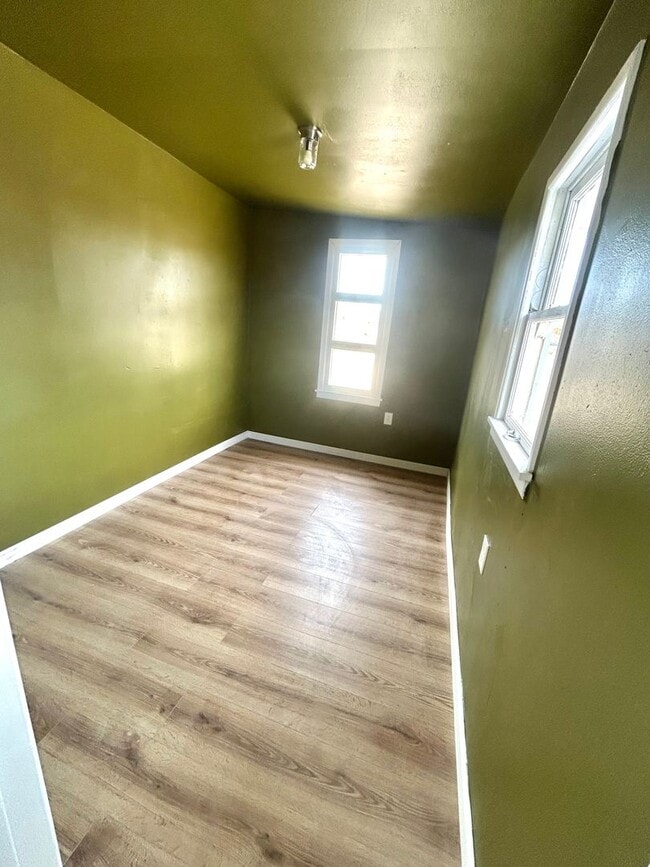 Building Photo - 6540 Valley View Dr