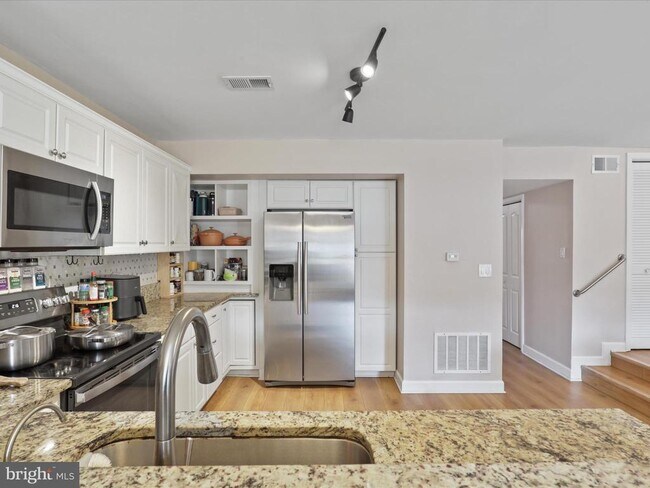 Building Photo - 3909 El Soneta Pl