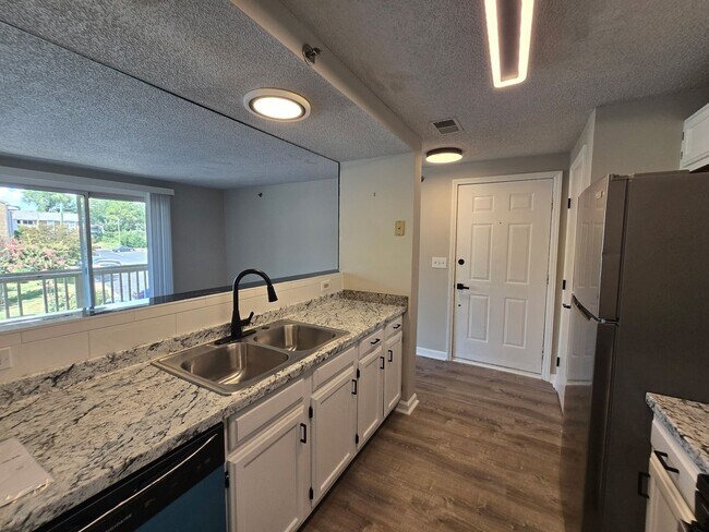 Building Photo - Beautiful 3 Bedroom 2 Bath Condo in Charlotte, NC Available for Rent