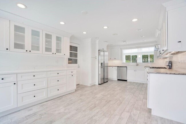 Building Photo - 812 East Blvd