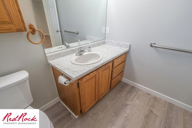 Building Photo - Remodeled 2 Bedroom Townhome. Pet Friendly!