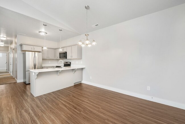 Building Photo - 1838 W Eaglewood Dr