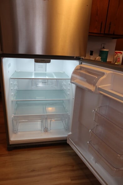 Building Photo - 240 N Spring St