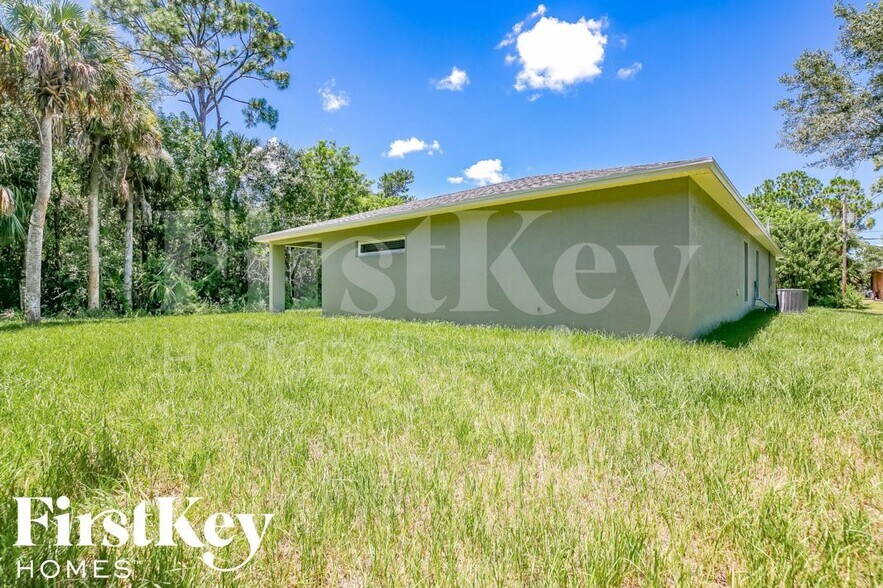 Building Photo - 1148 SW Ackard Ave