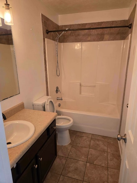 Building Photo - 141 Hidalgo Dr