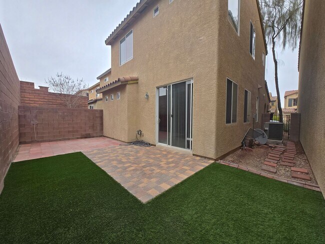 Building Photo - Beautiful Mountain's Edge Community